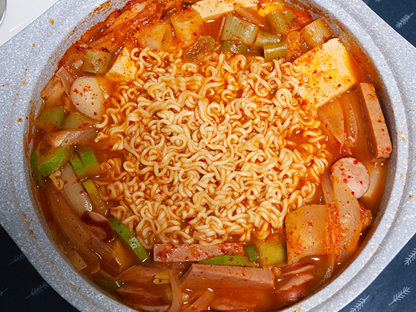Die goldene Regel, Hot Pot-Nudeln allein zu essen
